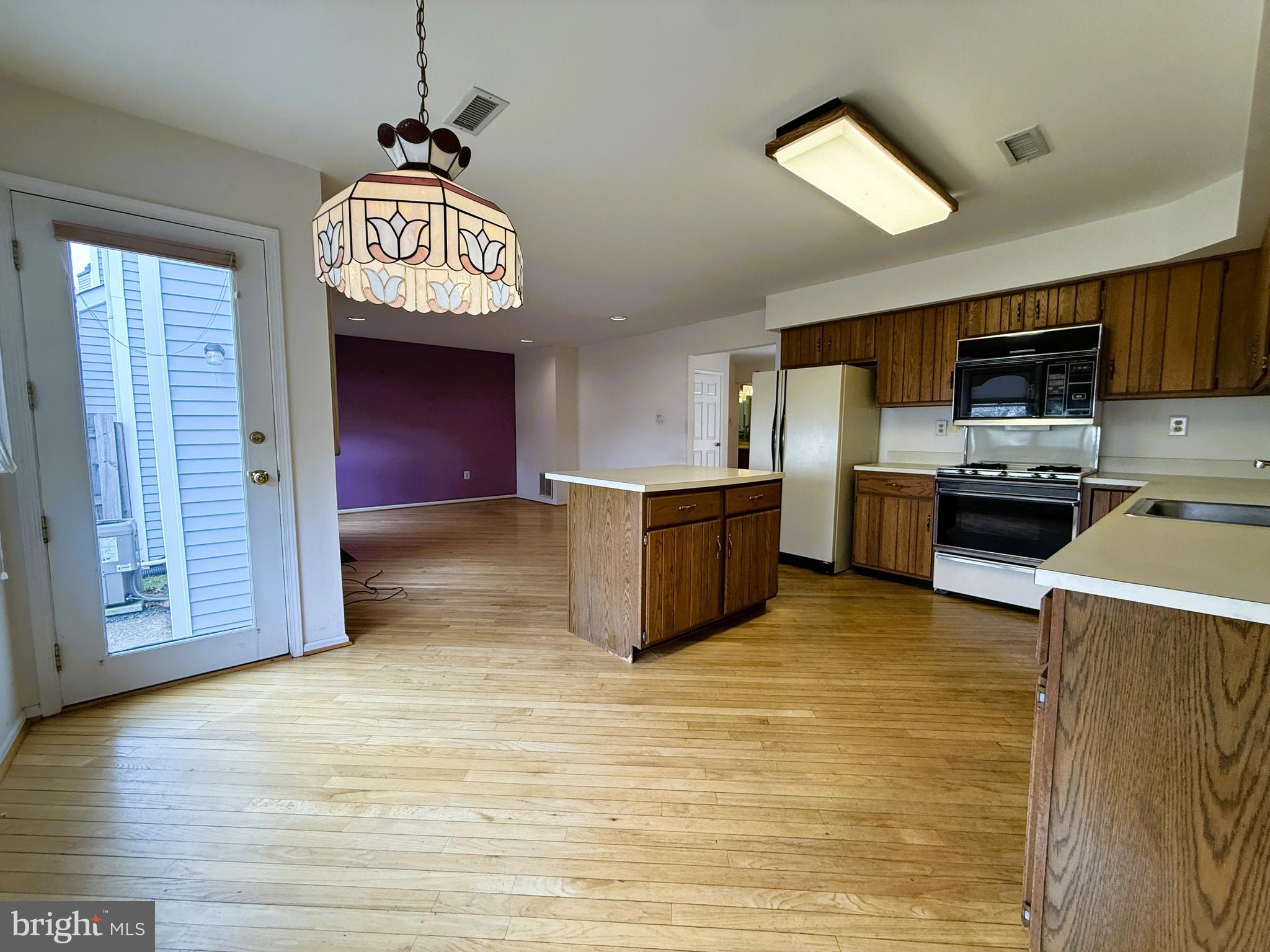 GWYN AYRE - Residential