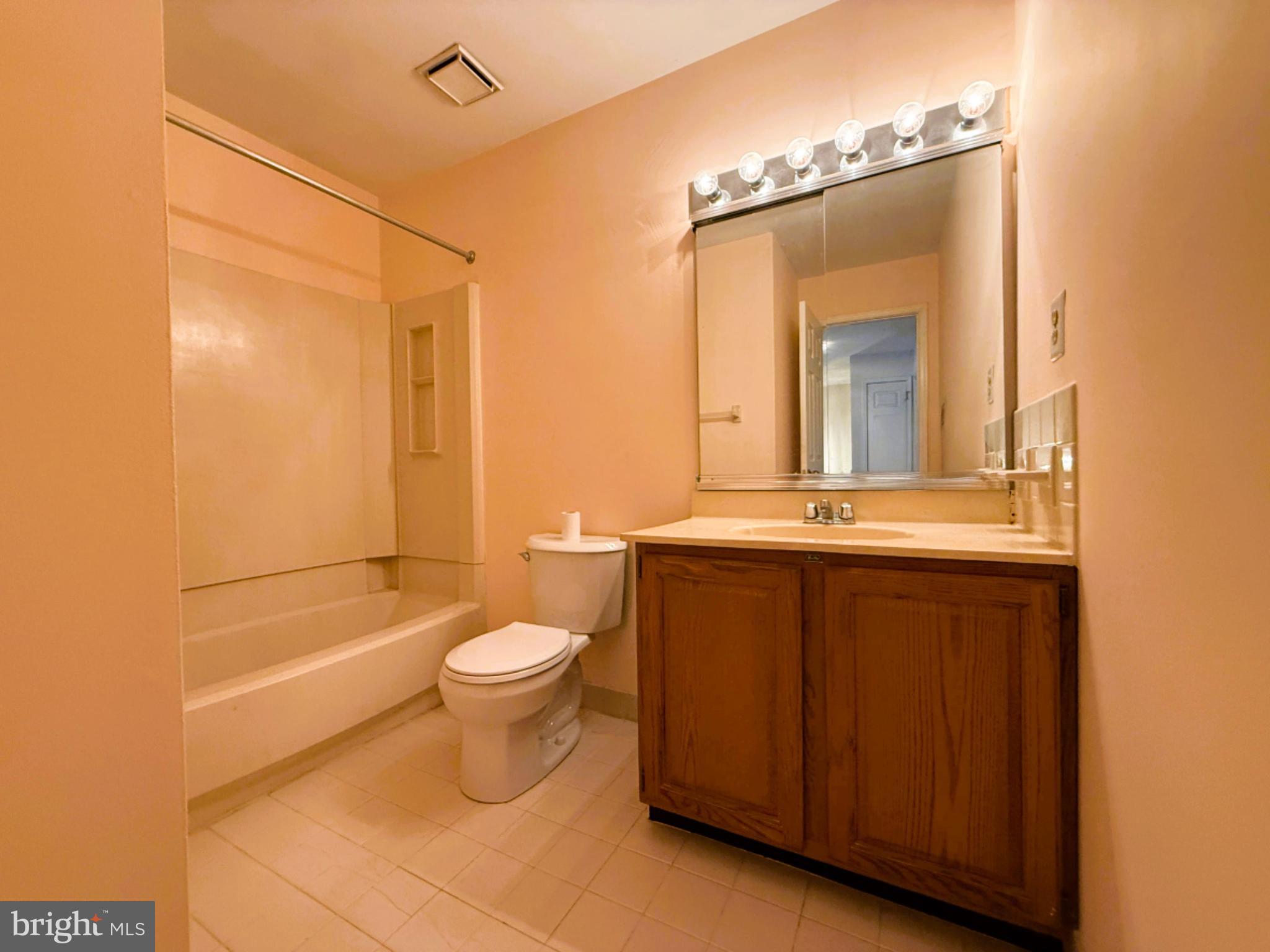 GWYN AYRE - Residential