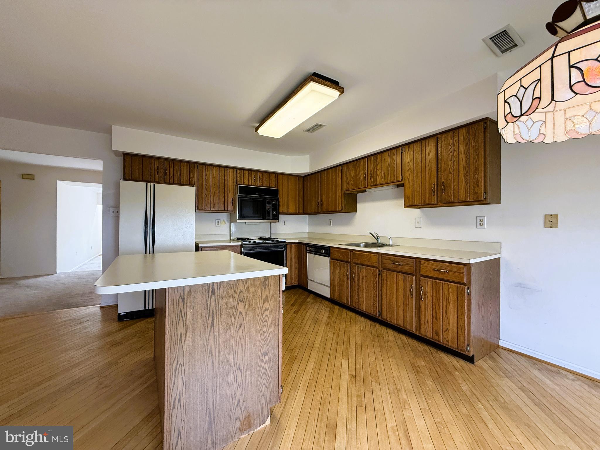 GWYN AYRE - Residential