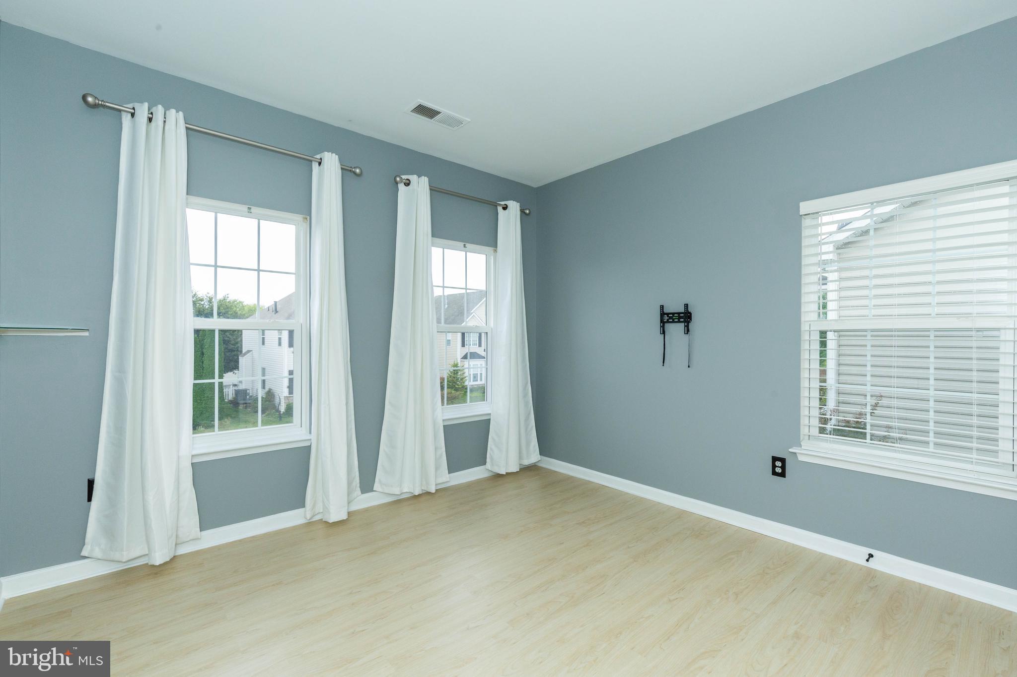 HUNTFIELD - Residential Lease