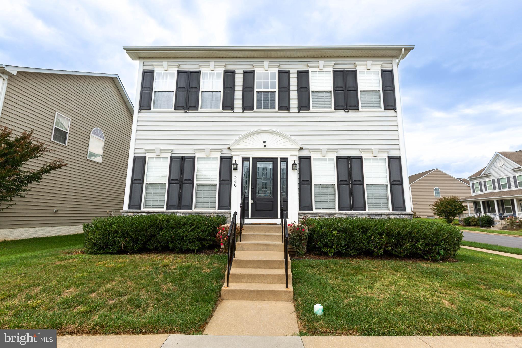 HUNTFIELD - Residential Lease