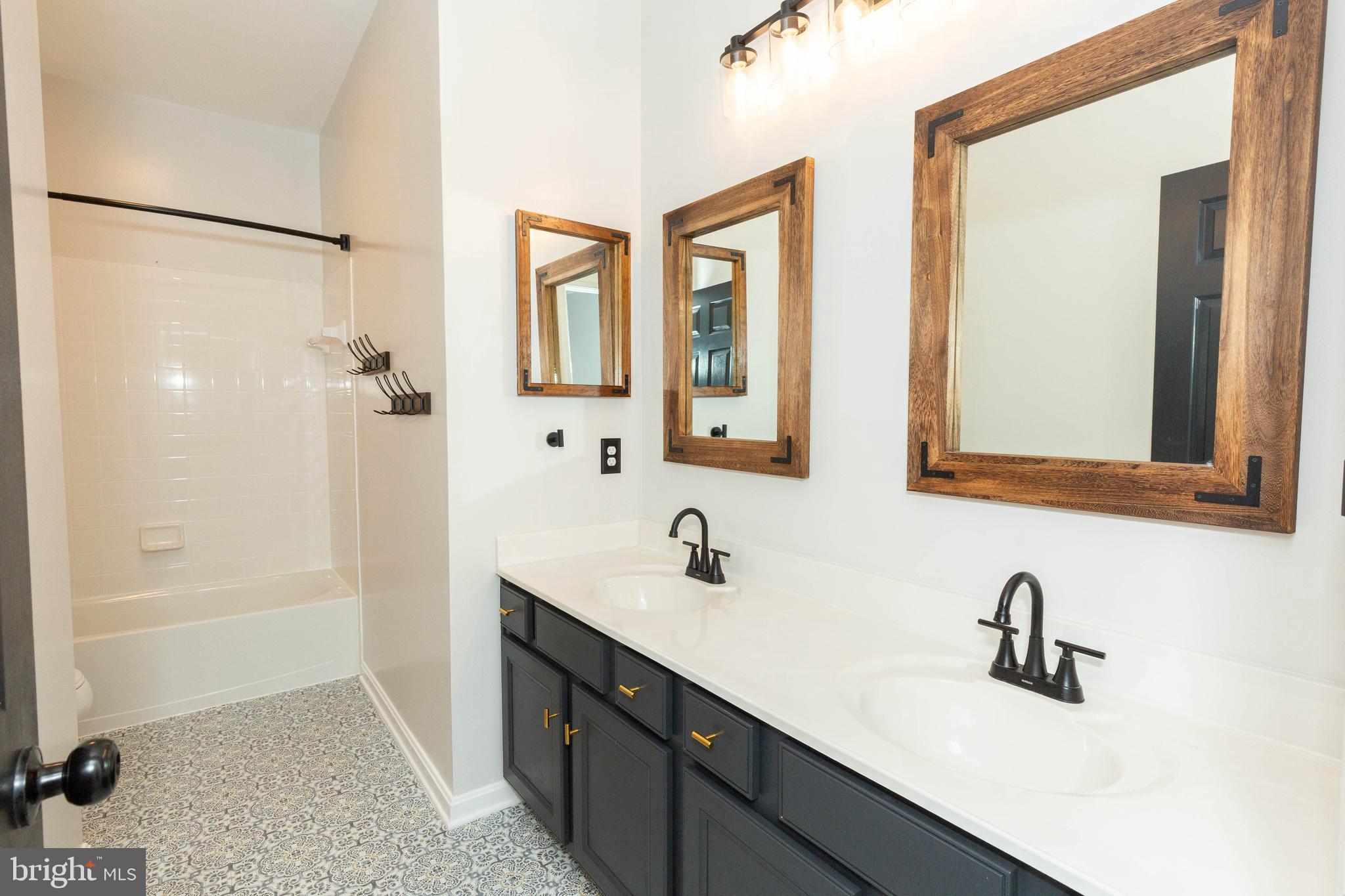 HUNTFIELD - Residential Lease