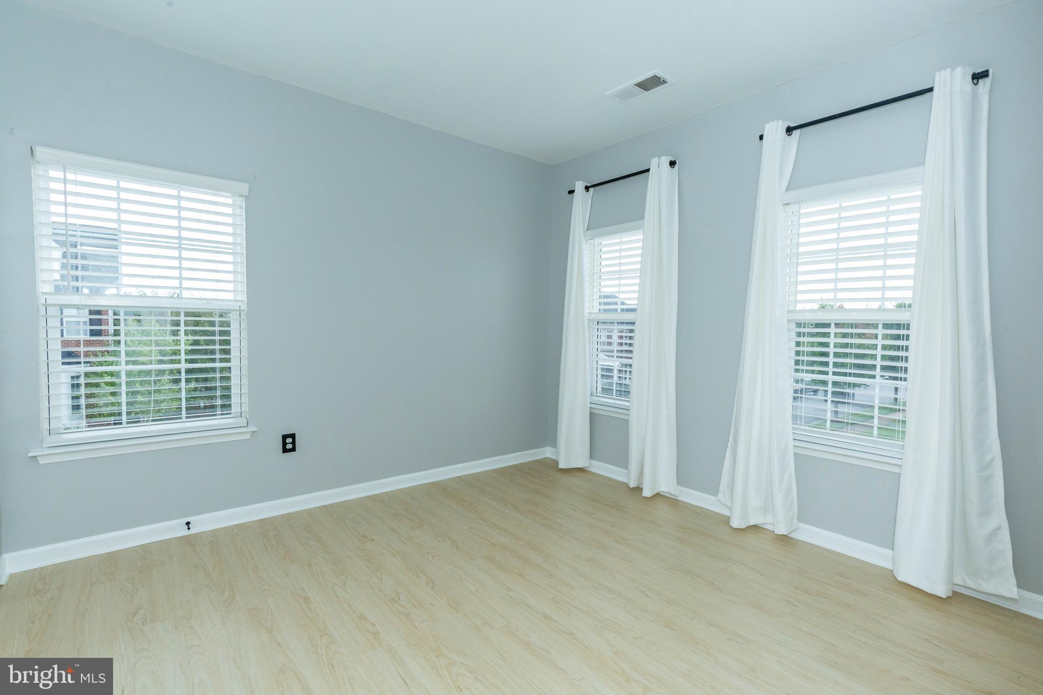 HUNTFIELD - Residential Lease