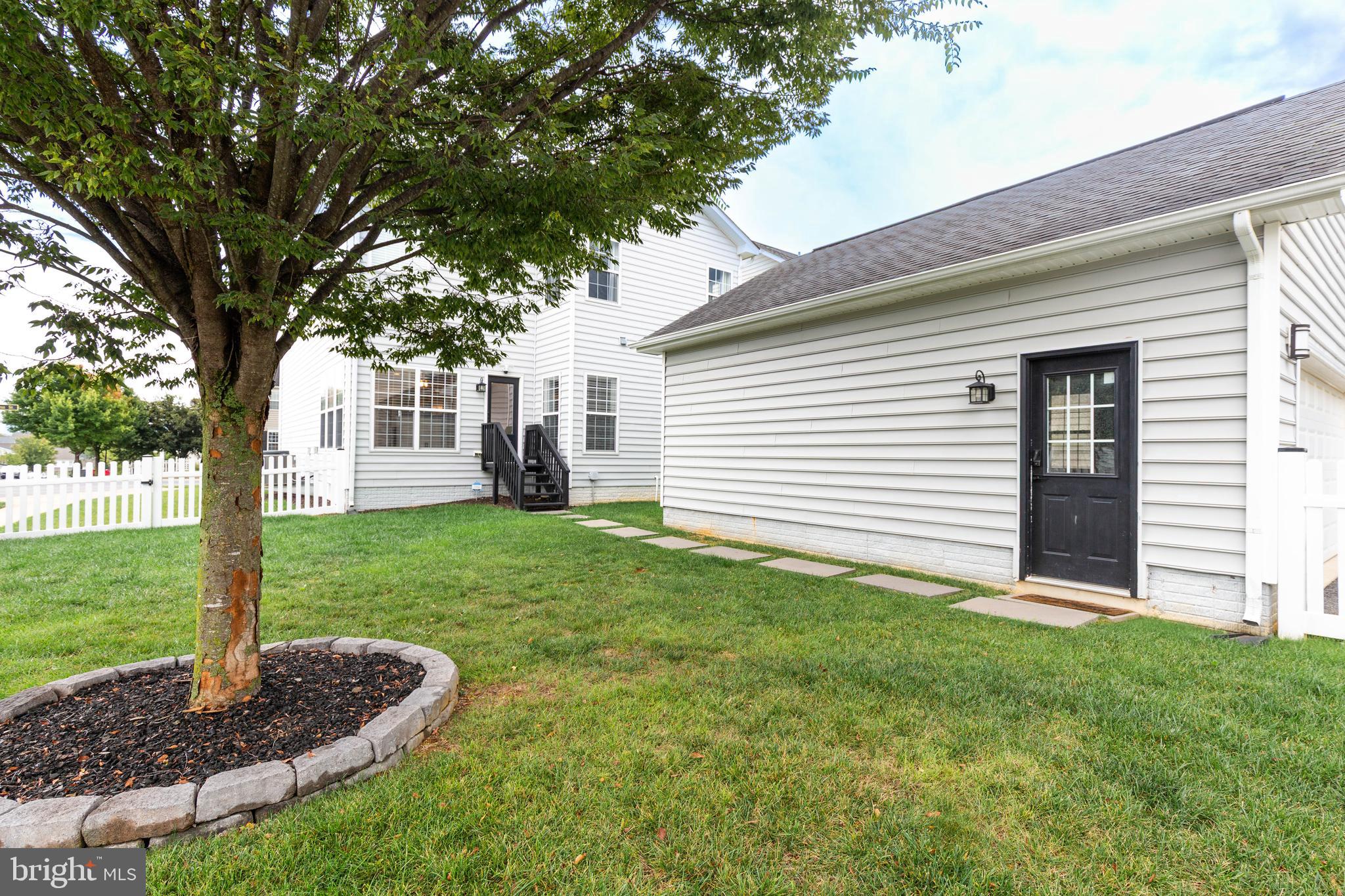 HUNTFIELD - Residential Lease