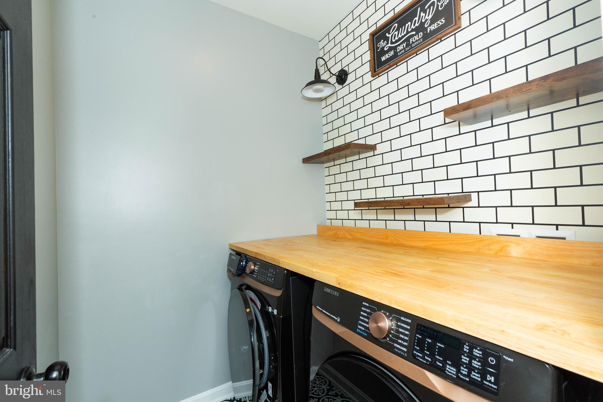 HUNTFIELD - Residential Lease