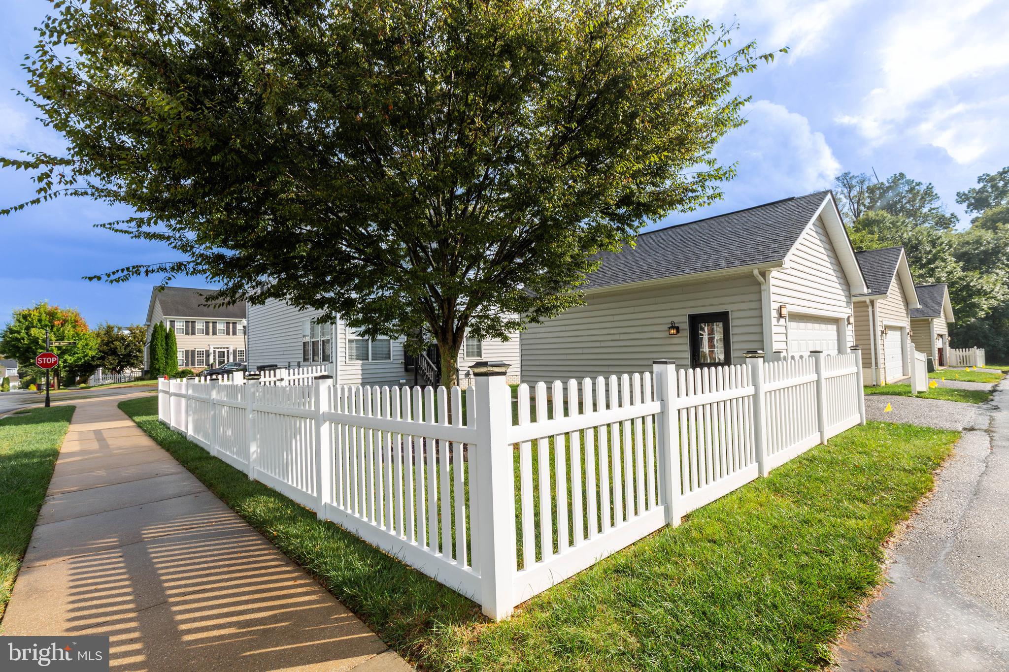 HUNTFIELD - Residential Lease