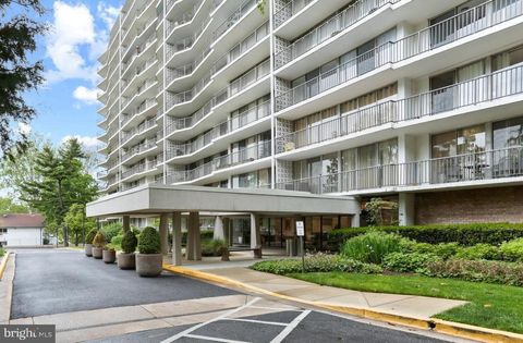 Photo of 3333 University Boulevard W #511, Kensington, MD 20895 (MLS # MDMC2111200)