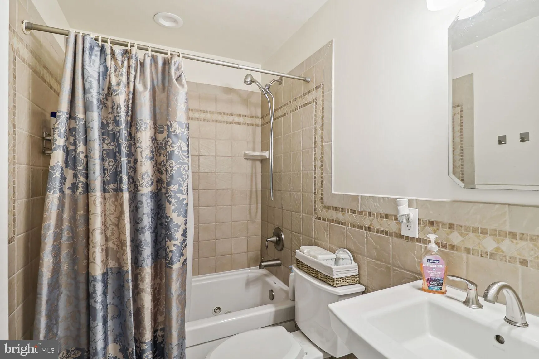 Linthicum Heights, Maryland 21090, United States, 3 Bedrooms Bedrooms, ,1 BathroomBathrooms,Residential,Pending,26408