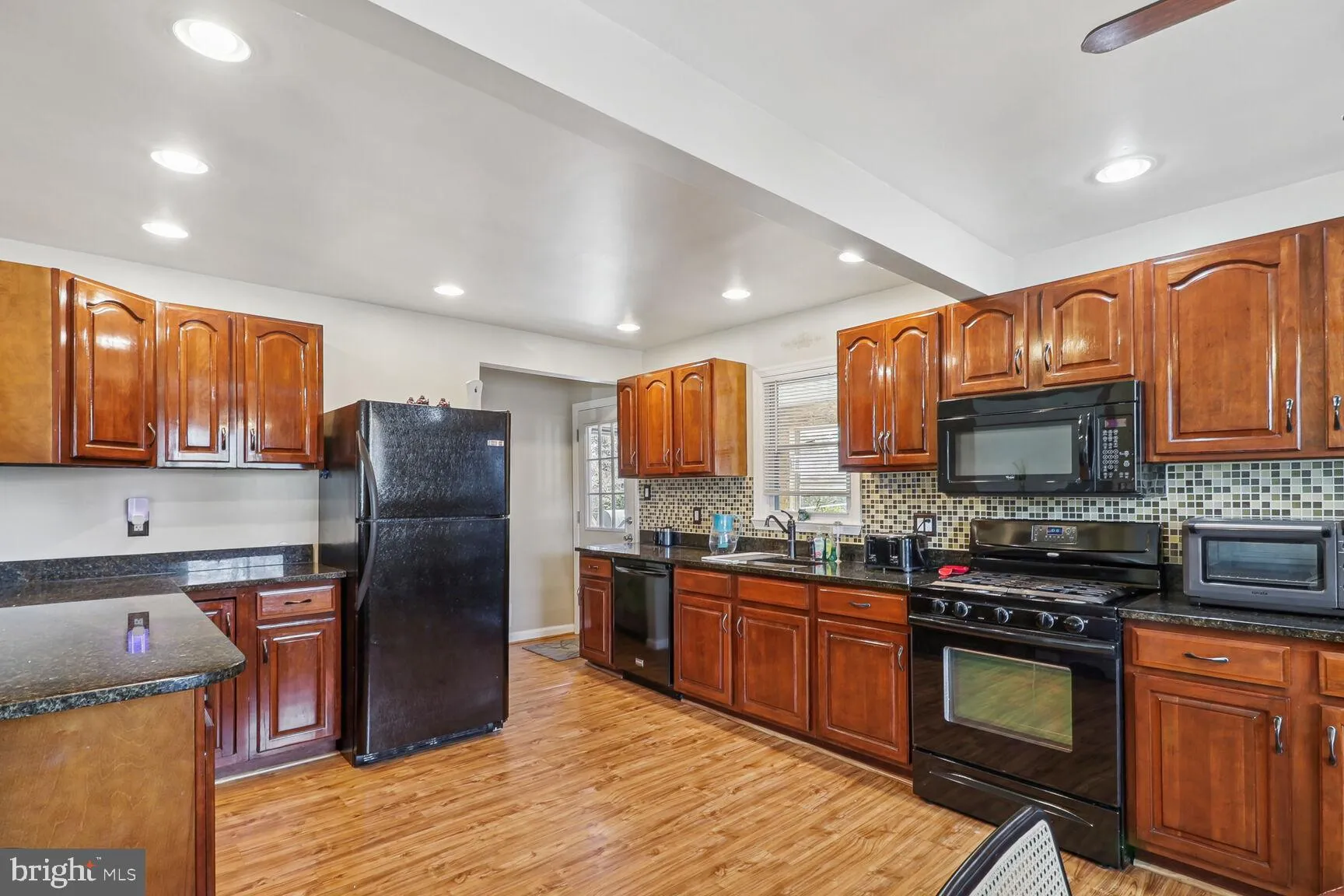 Linthicum Heights, Maryland 21090, United States, 3 Bedrooms Bedrooms, ,1 BathroomBathrooms,Residential,Pending,26408