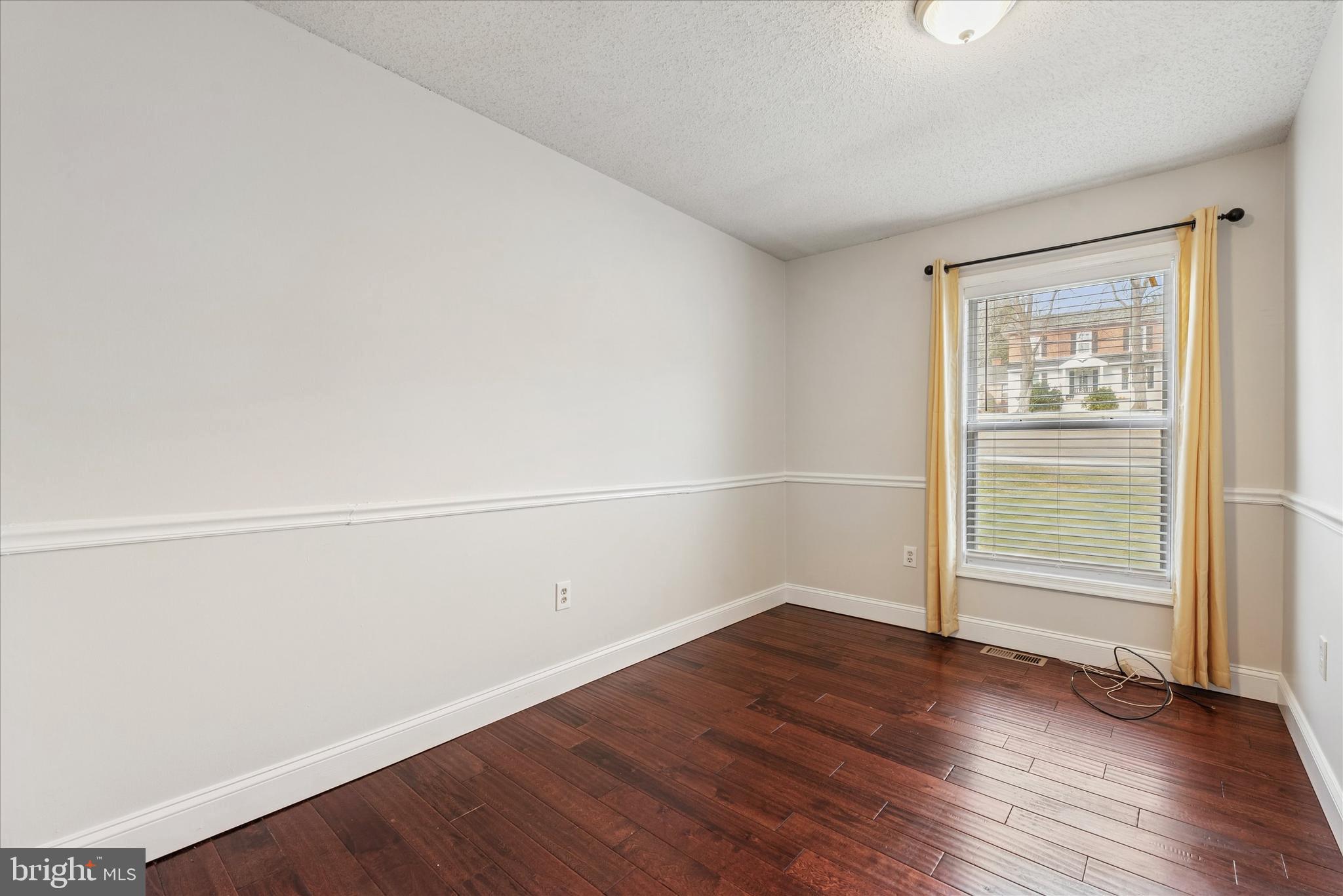 FOX KNOLL - Residential