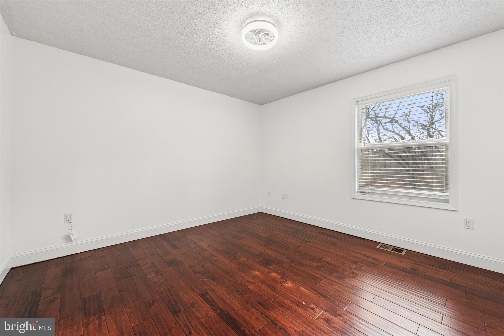 FOX KNOLL - Residential