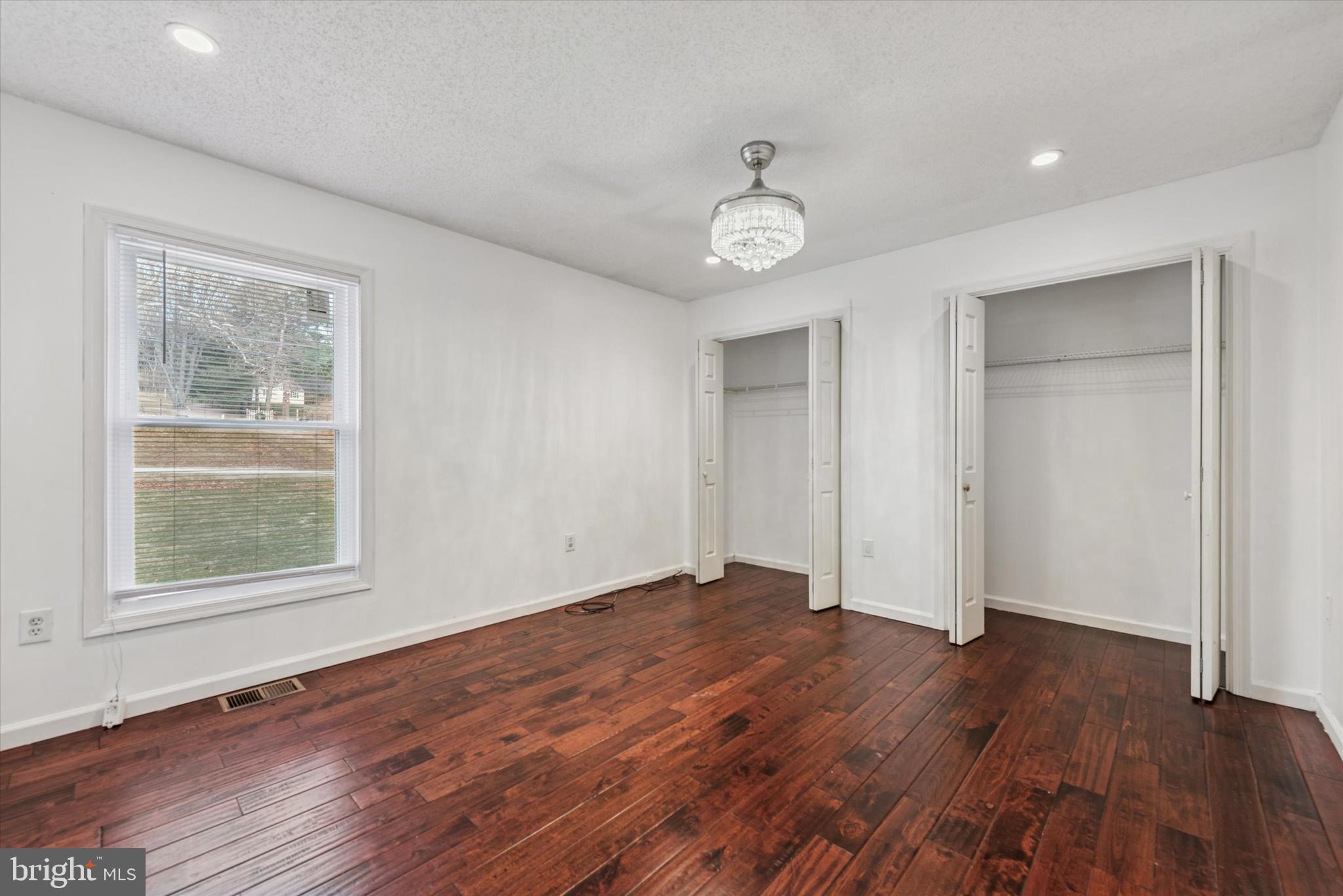 FOX KNOLL - Residential