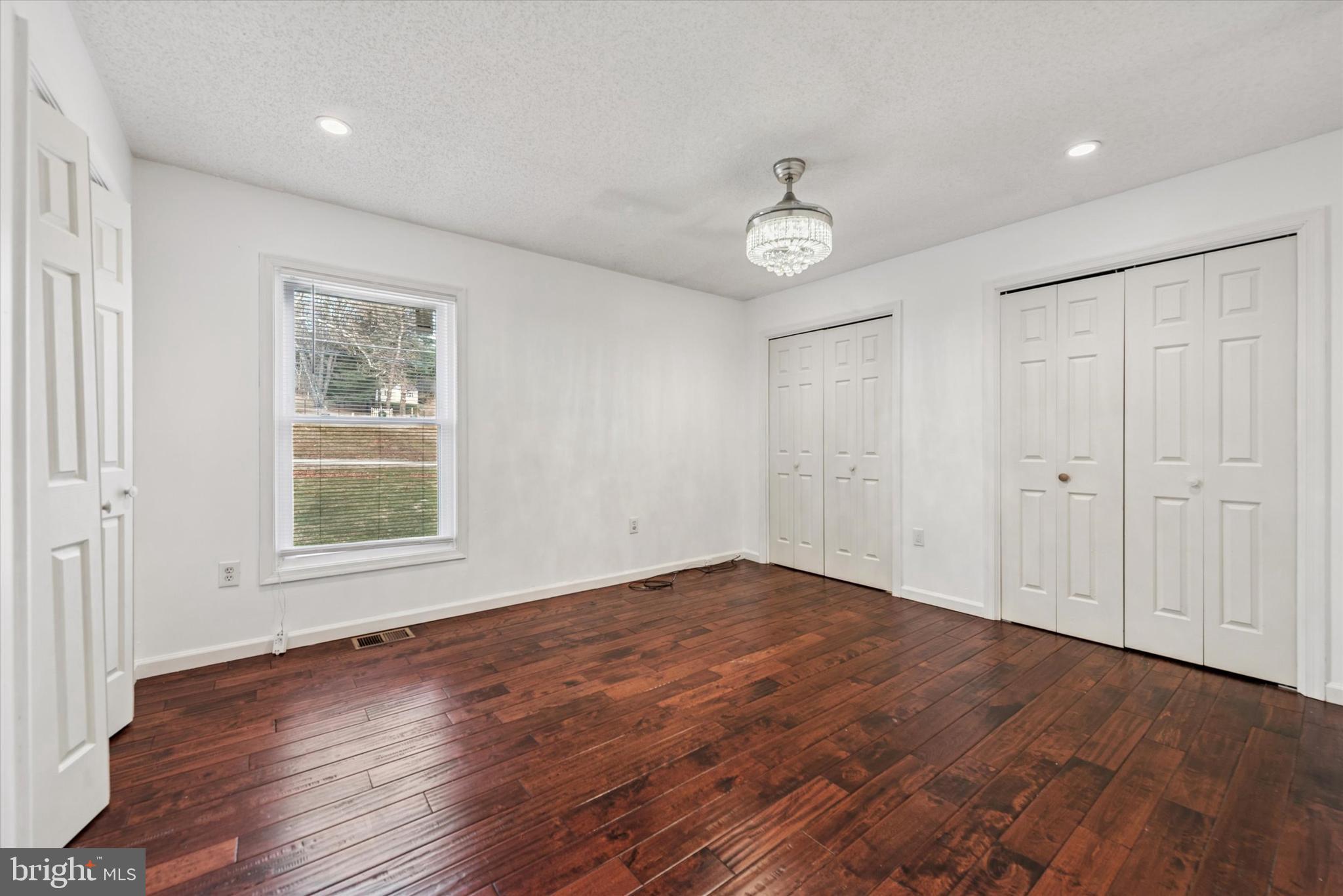 FOX KNOLL - Residential