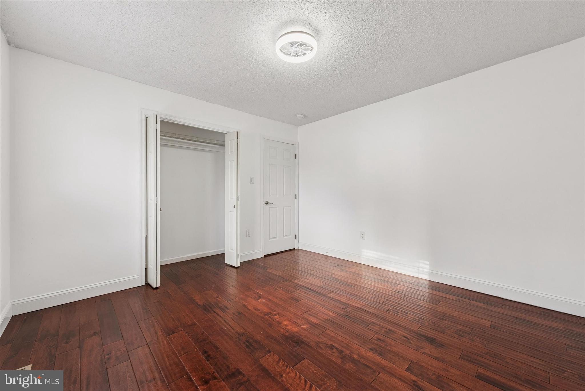 FOX KNOLL - Residential