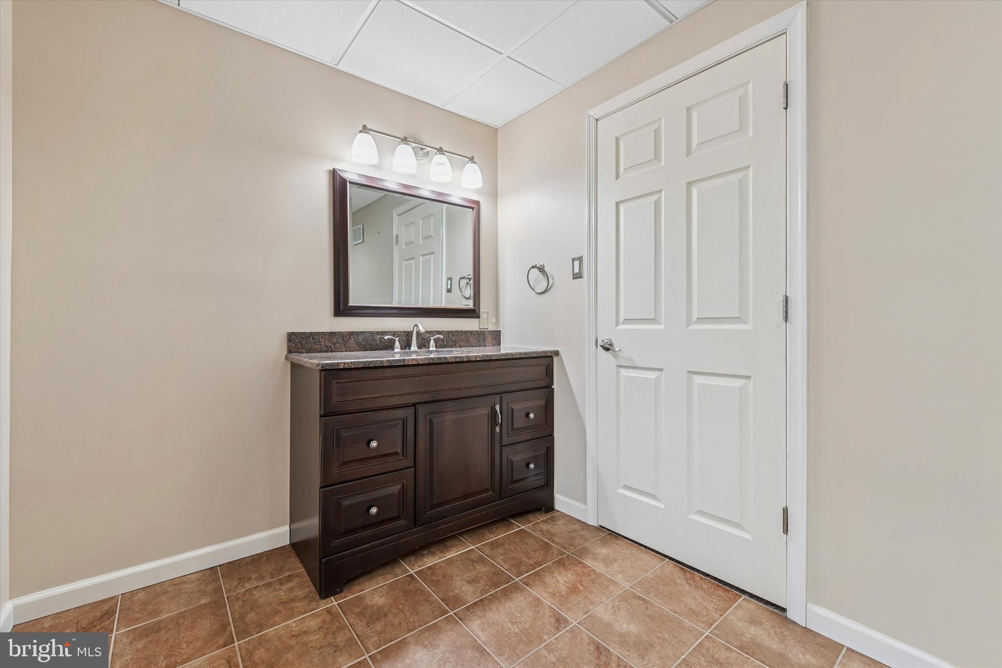 FOX KNOLL - Residential