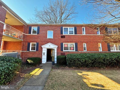 4372 N PERSHING DRIVE 2 ARLINGTON VA 22203