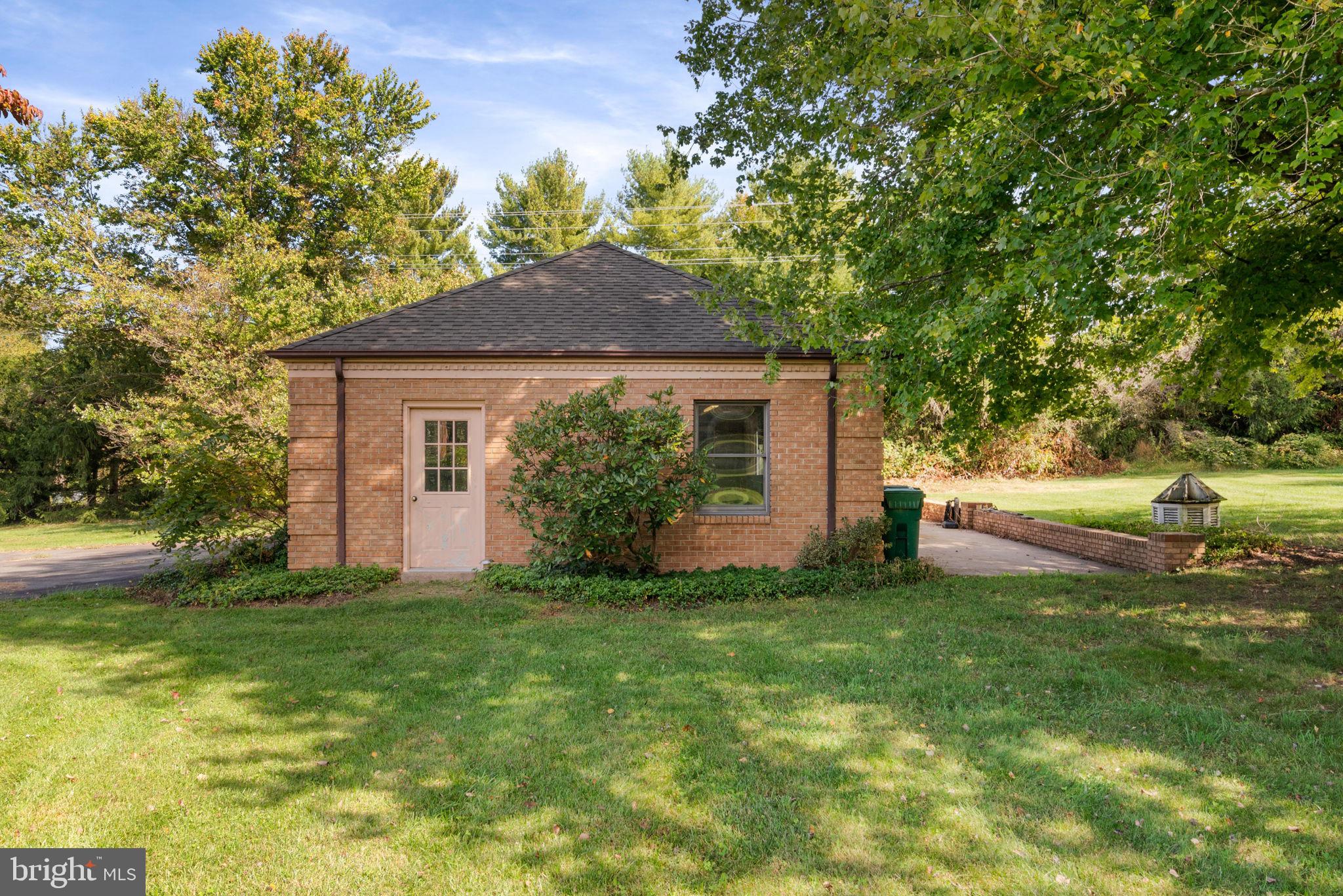 LAWNVALE ESTATES - Residential