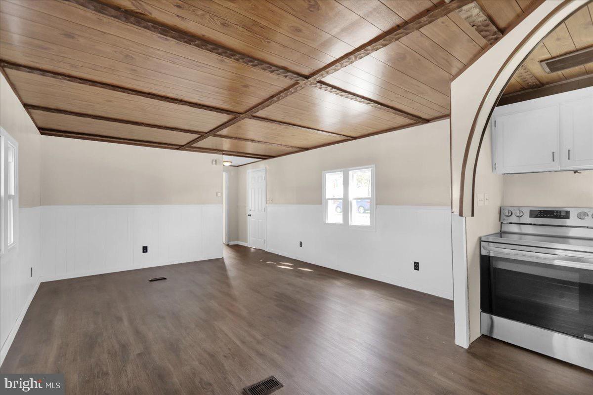 PLEASANT HILLS TR - Residential