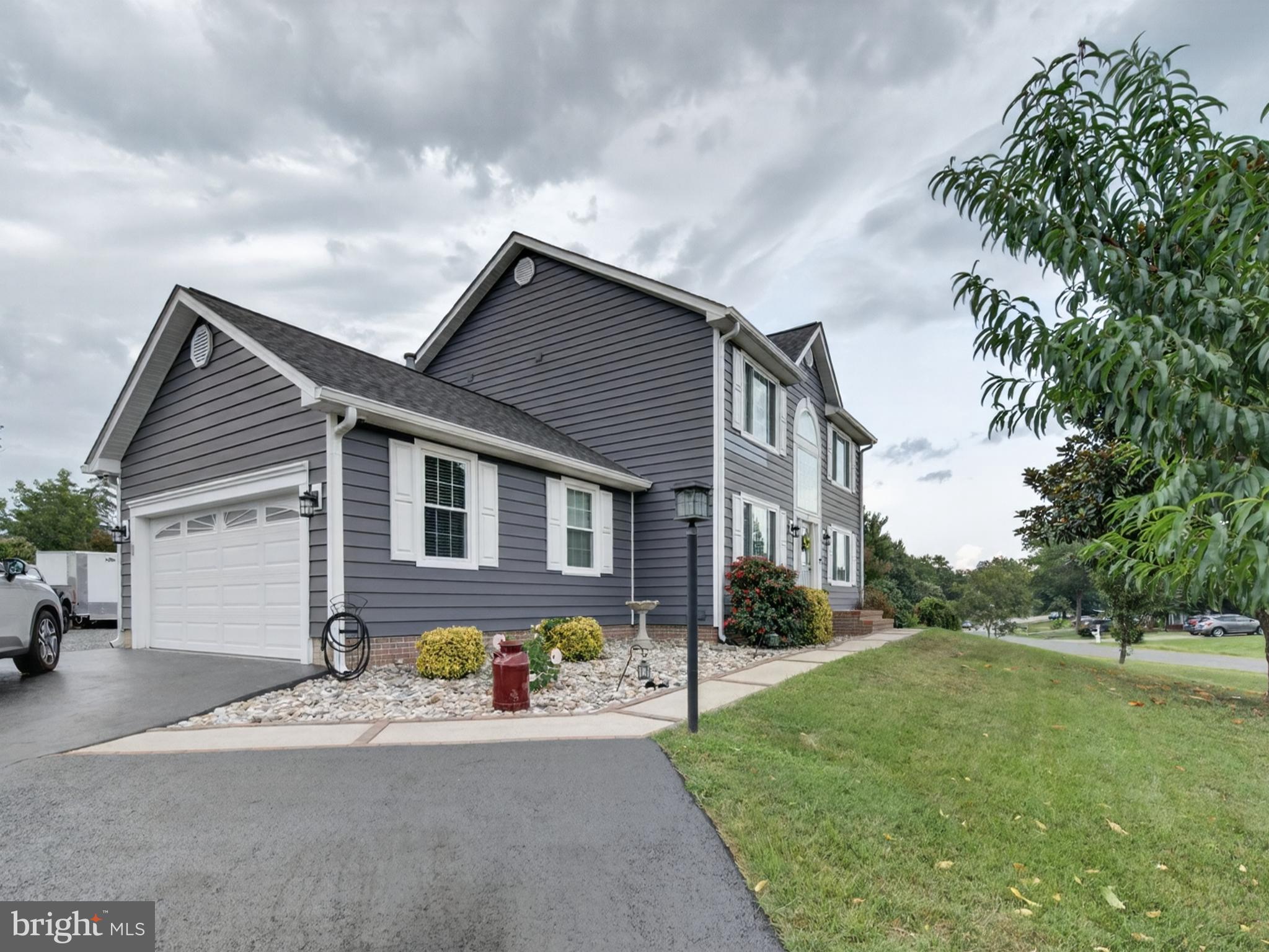 2 SEAY COURT