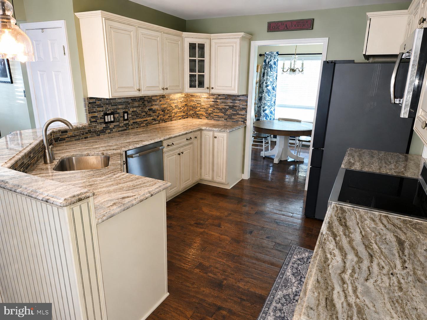 2 SEAY COURT