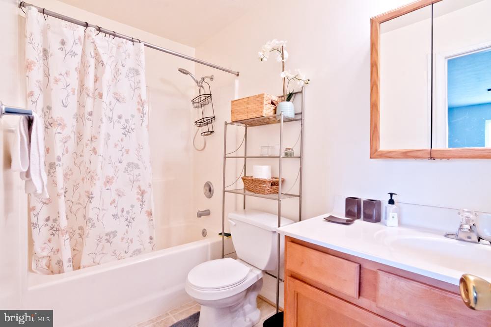 GOLDEN BEACH - Residential