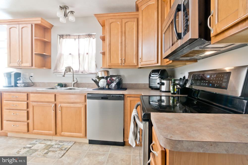 GOLDEN BEACH - Residential