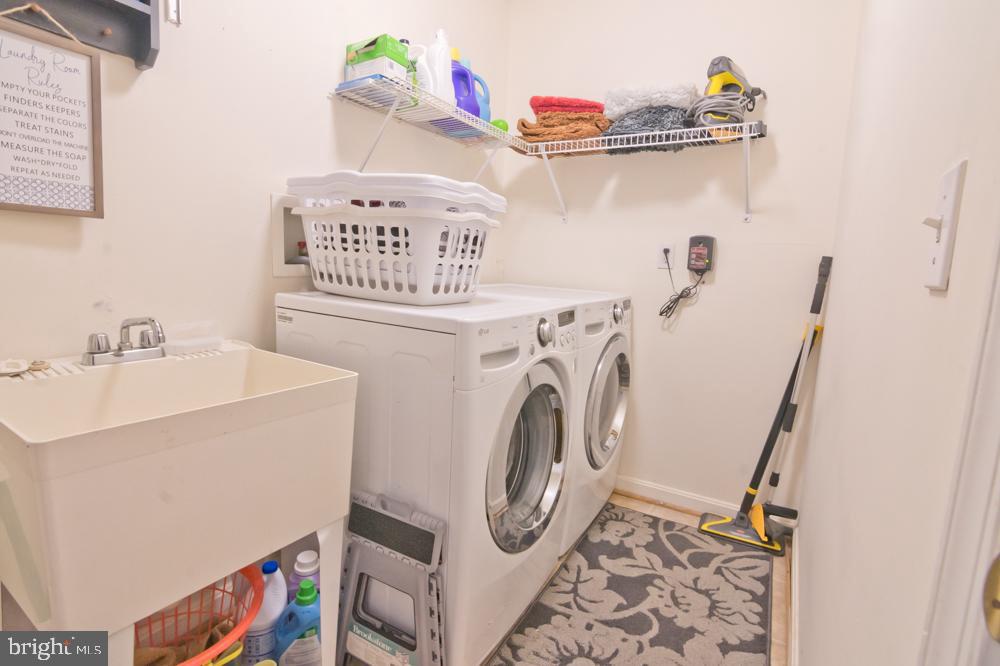 GOLDEN BEACH - Residential