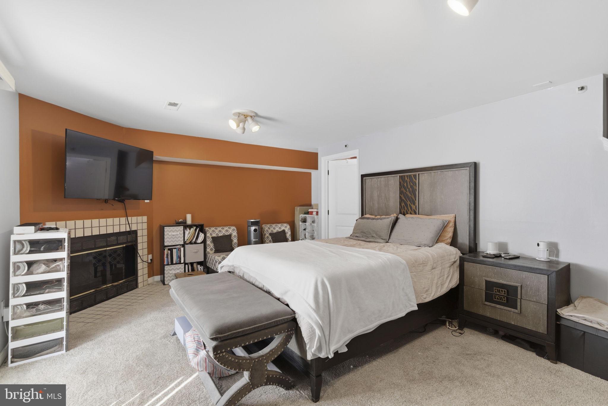 COURTLAND WOODS - Residential