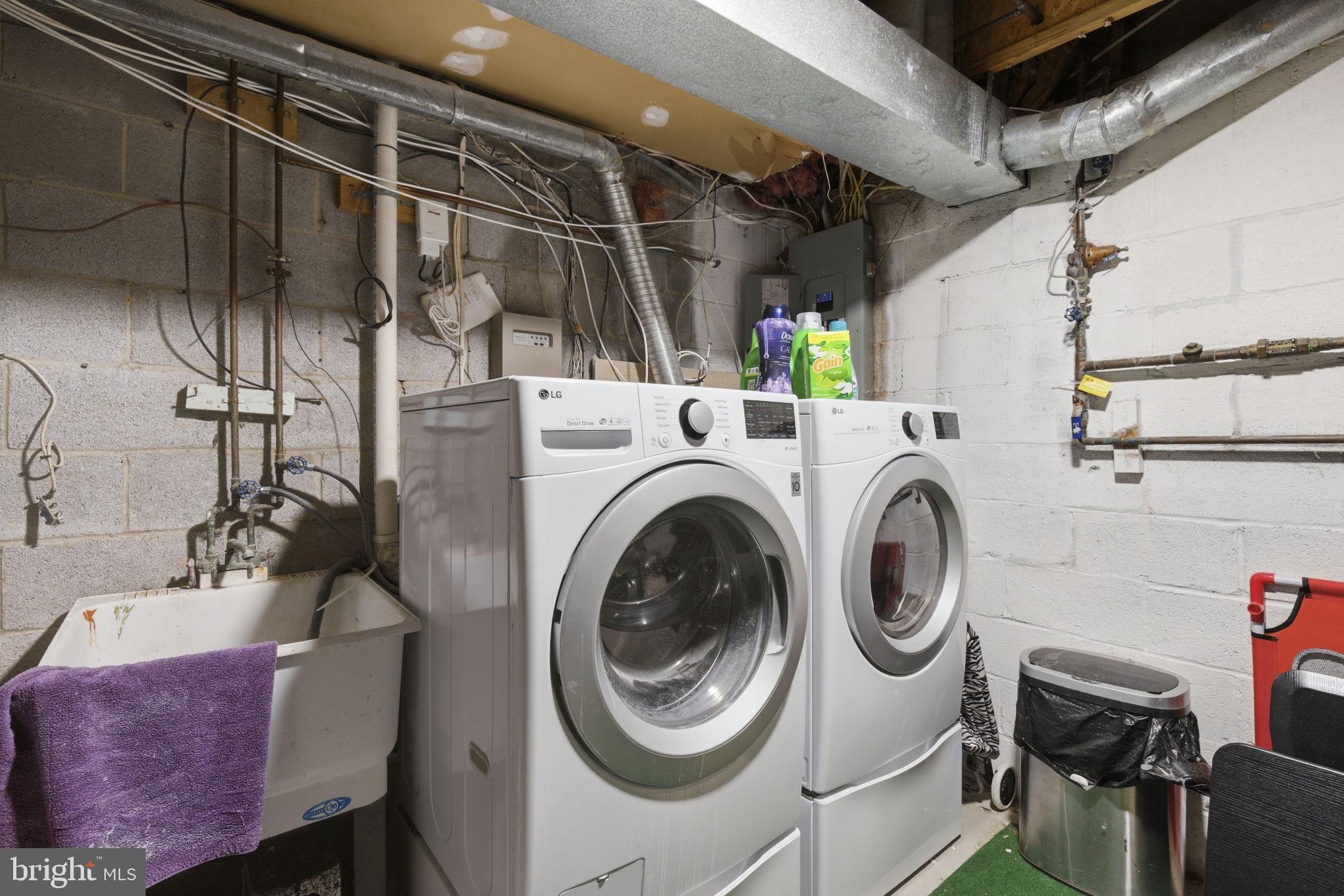 COURTLAND WOODS - Residential