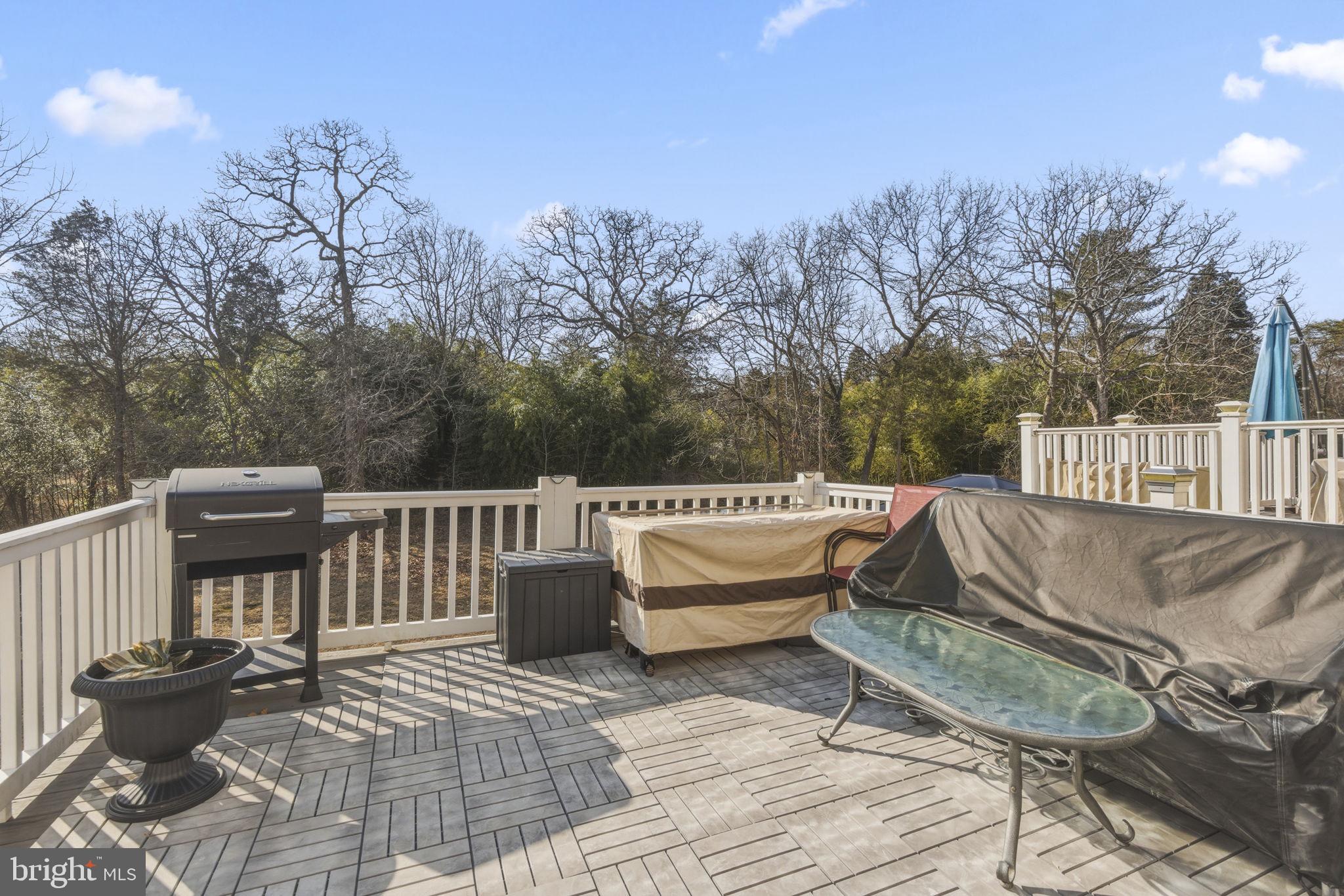 COURTLAND WOODS - Residential