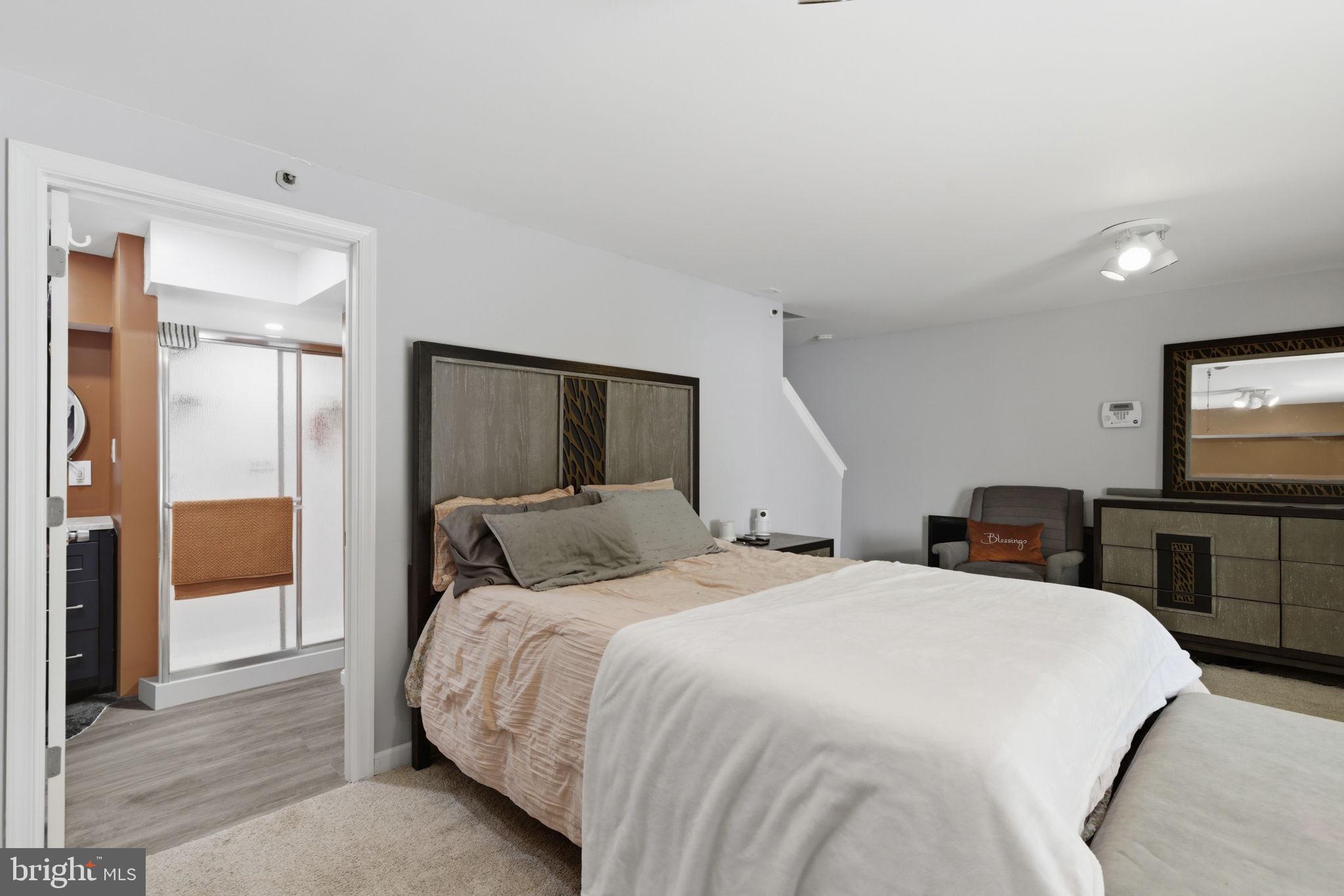 COURTLAND WOODS - Residential