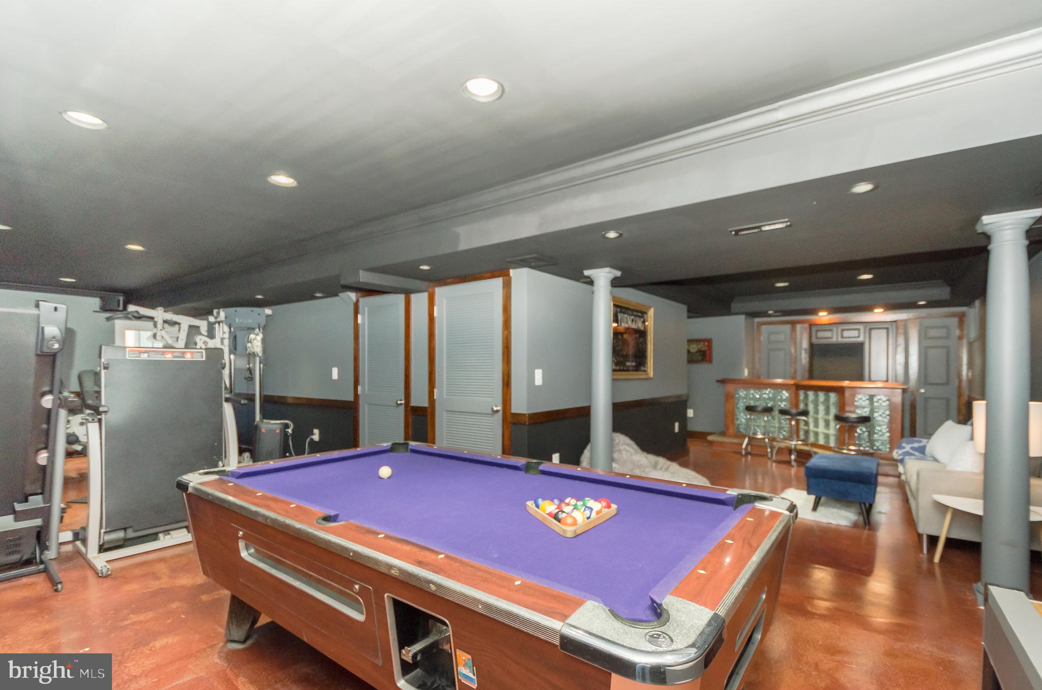 POWHATAN BEACH - Residential