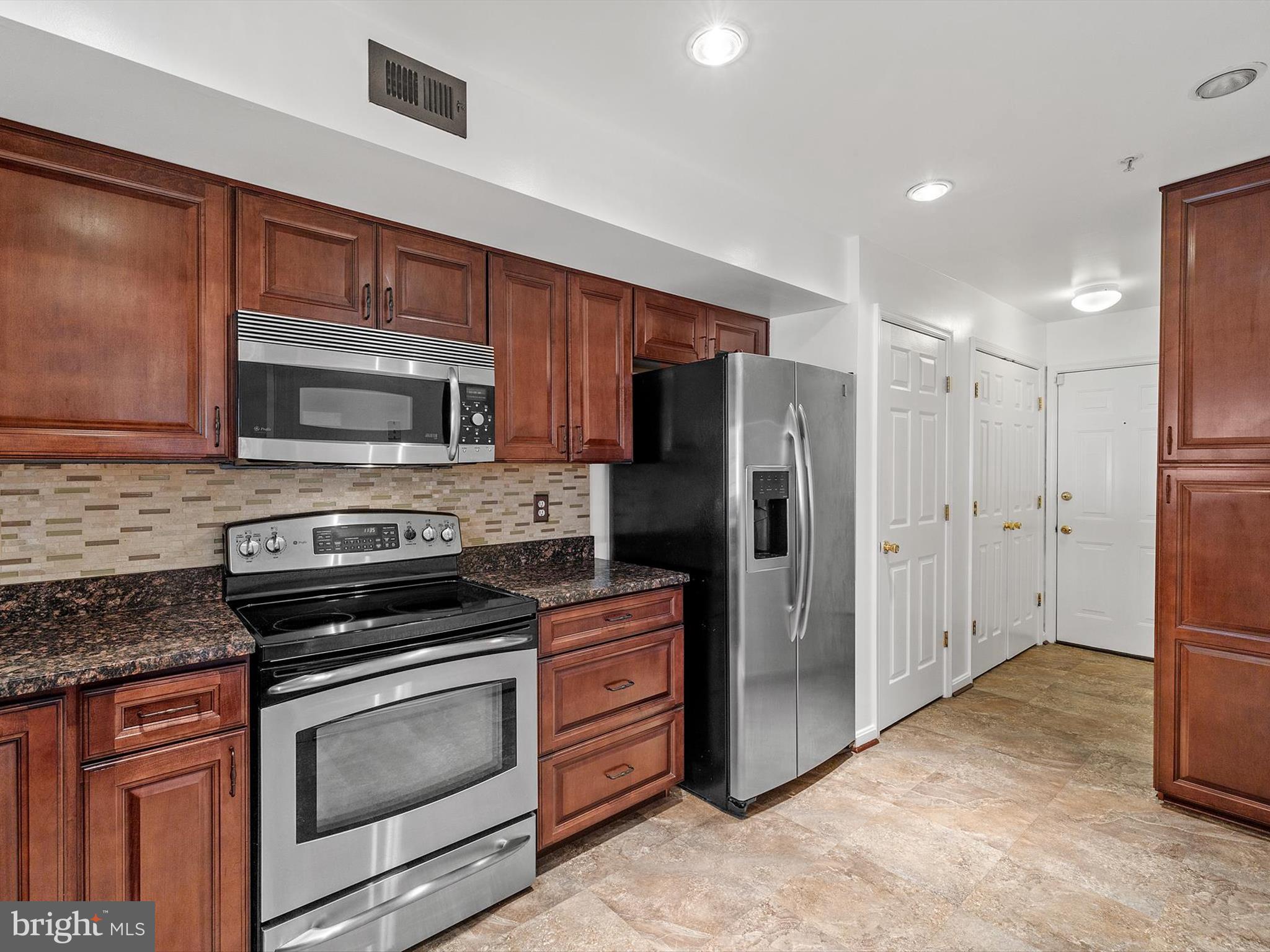 KINGS COUNCIL CONDO - Residential