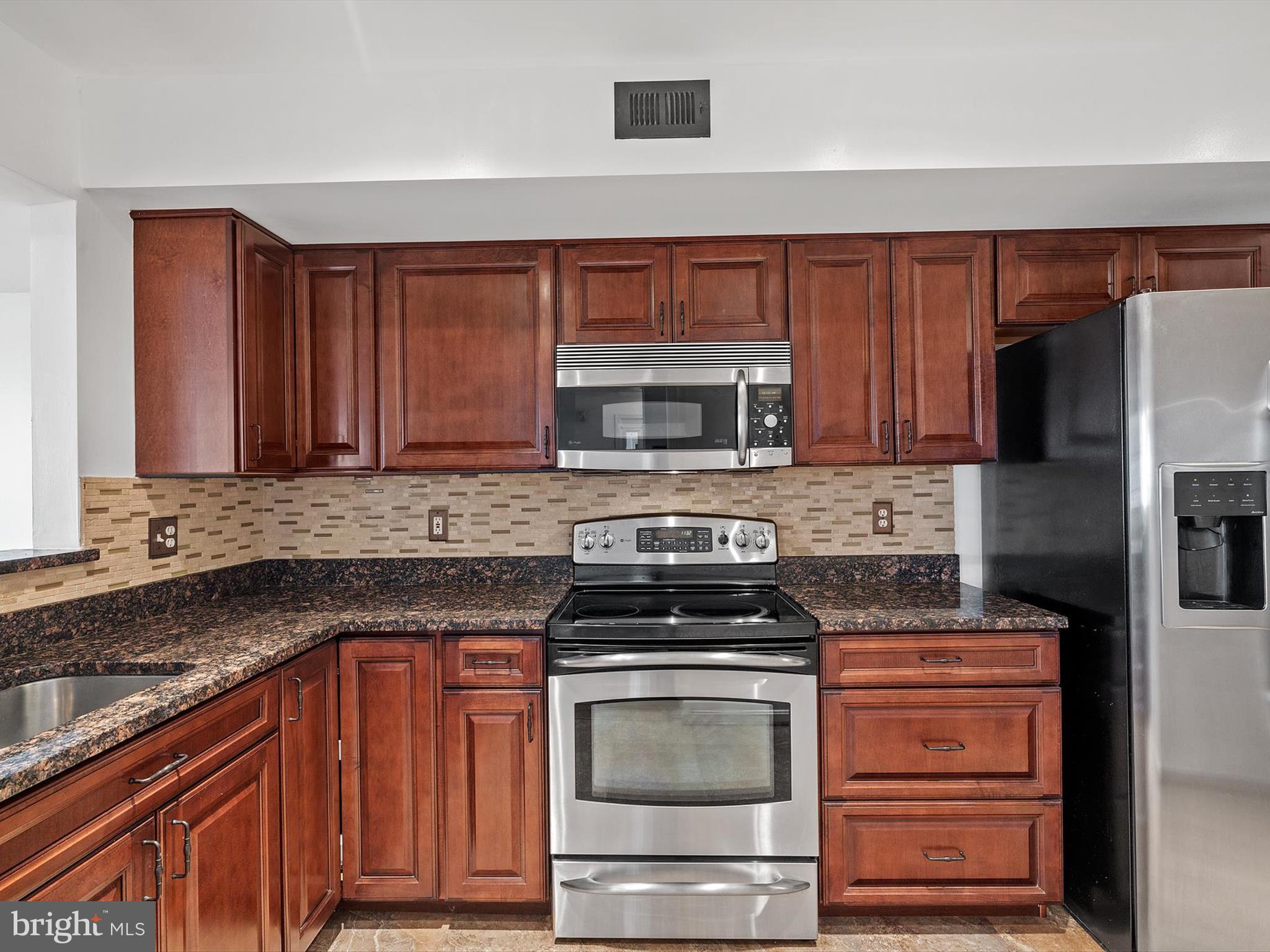 KINGS COUNCIL CONDO - Residential