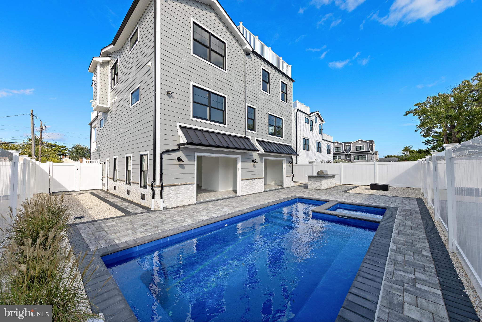 284 W 15TH STREET