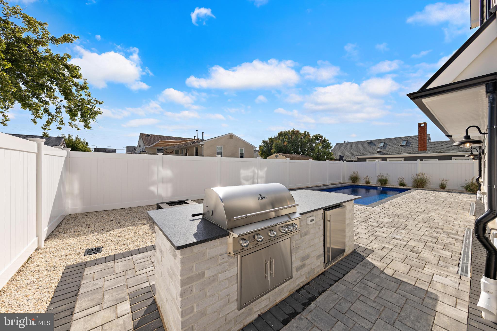 284 W 15TH STREET