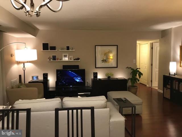 RENAISSANCE - Residential Lease