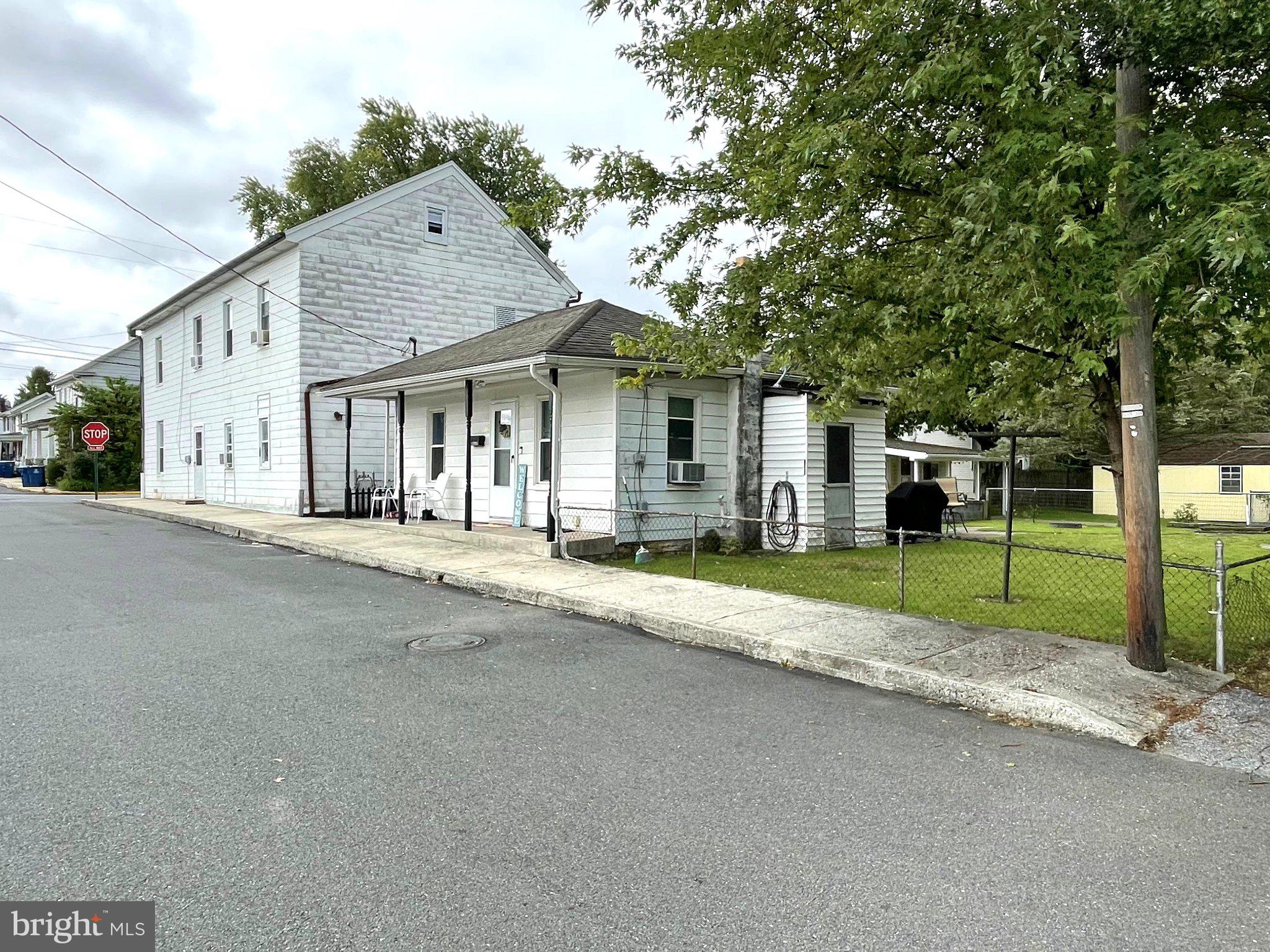 270 W 2ND STREET