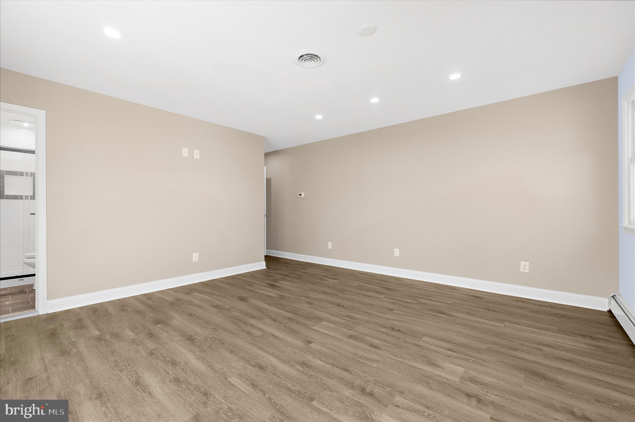 PARADISE BEACH - Residential Lease