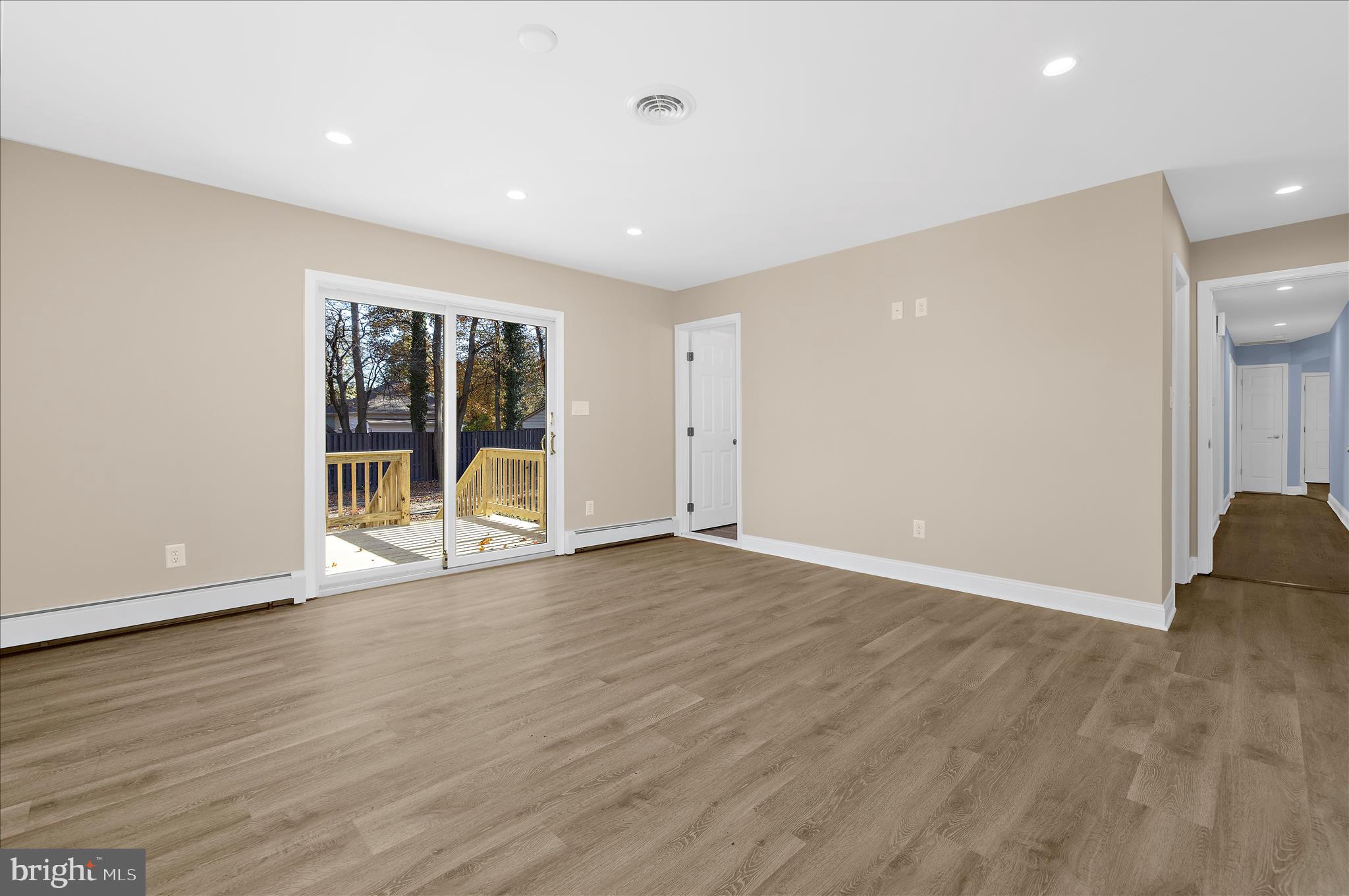 PARADISE BEACH - Residential Lease