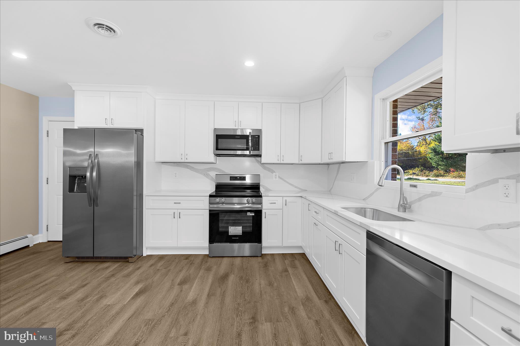 PARADISE BEACH - Residential Lease