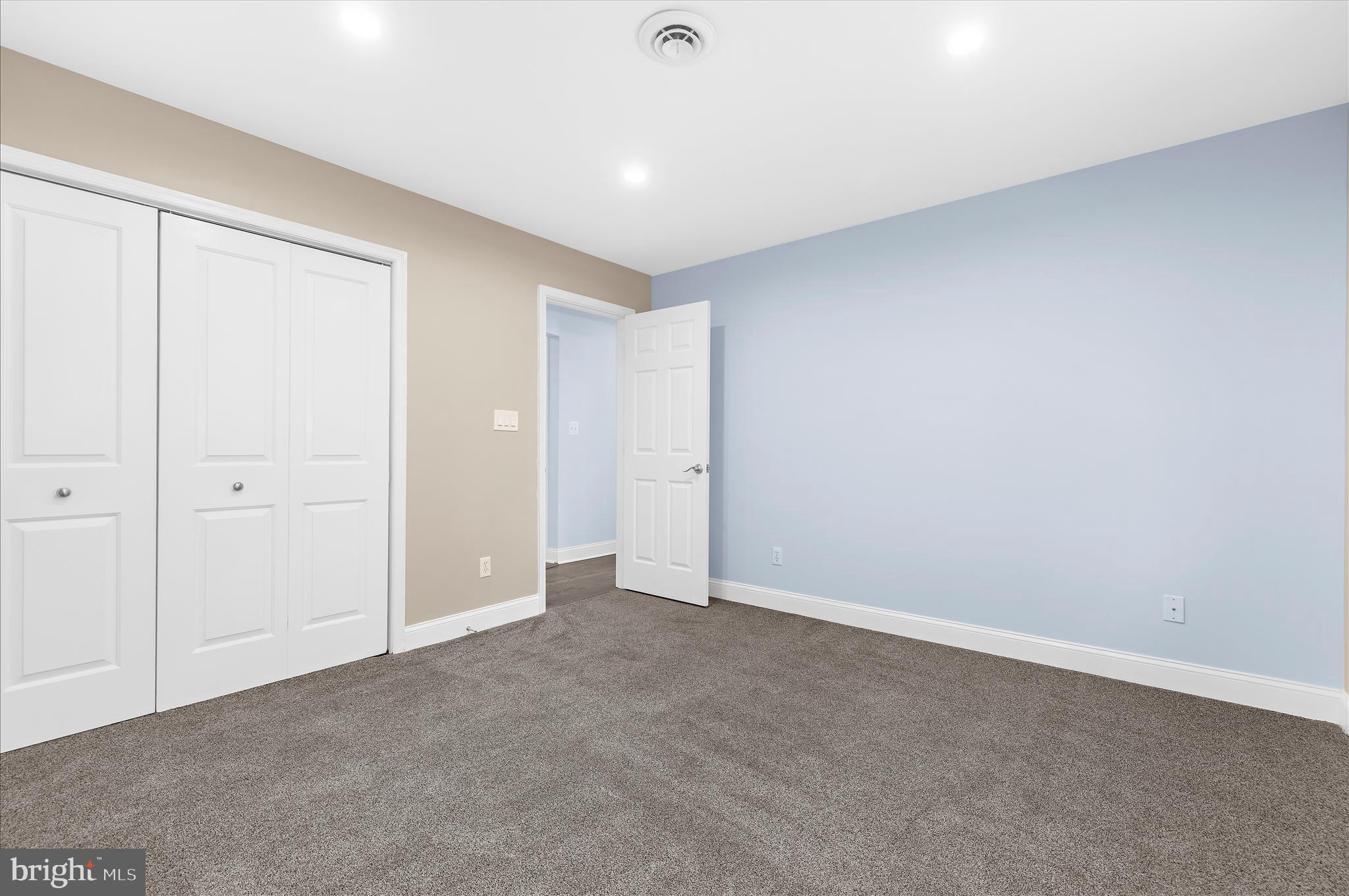 PARADISE BEACH - Residential Lease