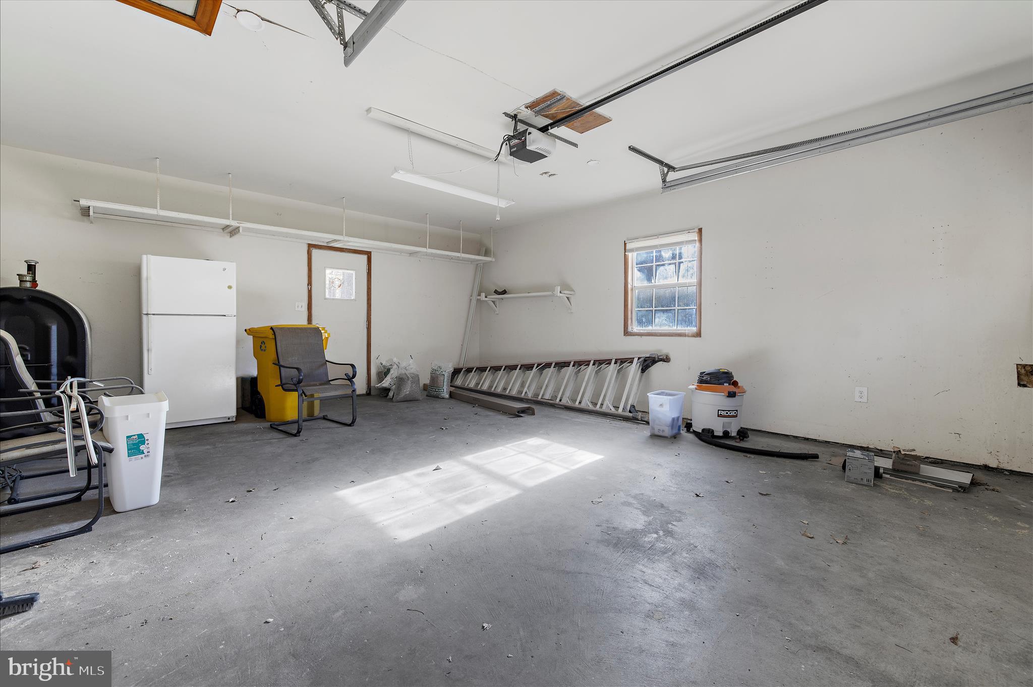 PARADISE BEACH - Residential Lease