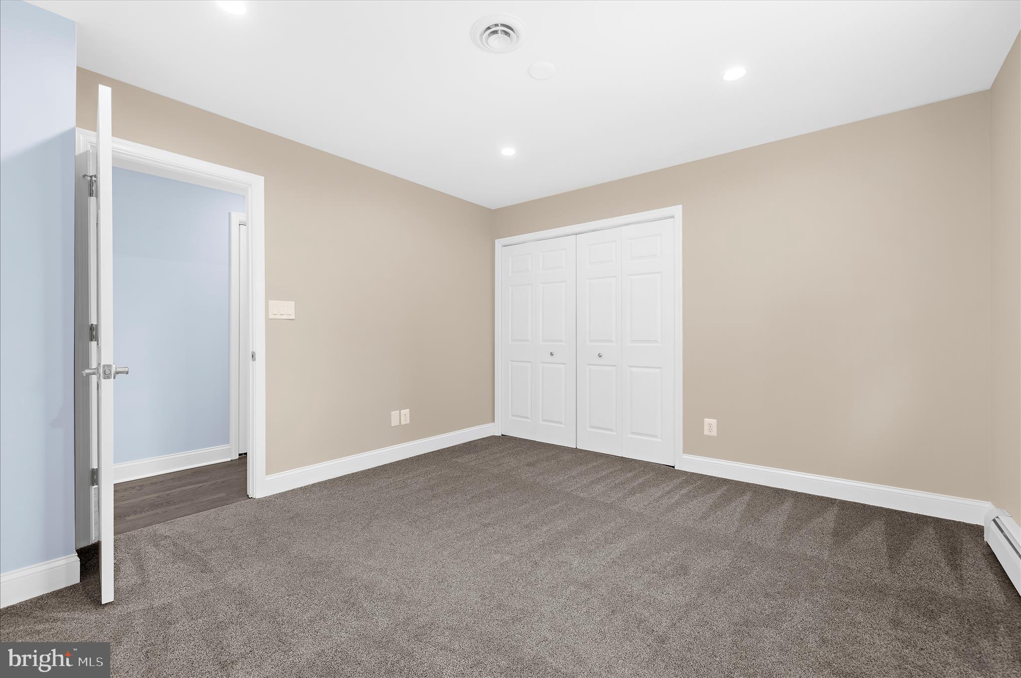 PARADISE BEACH - Residential Lease