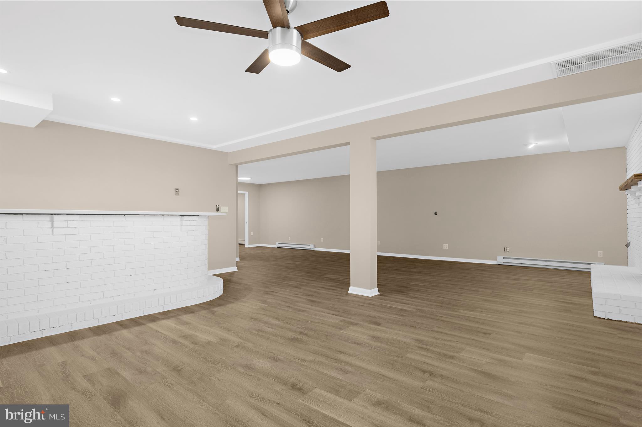 PARADISE BEACH - Residential Lease