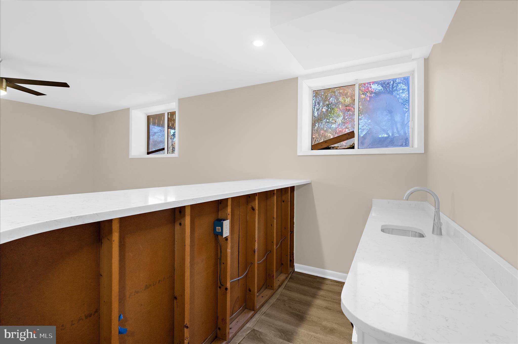 PARADISE BEACH - Residential Lease