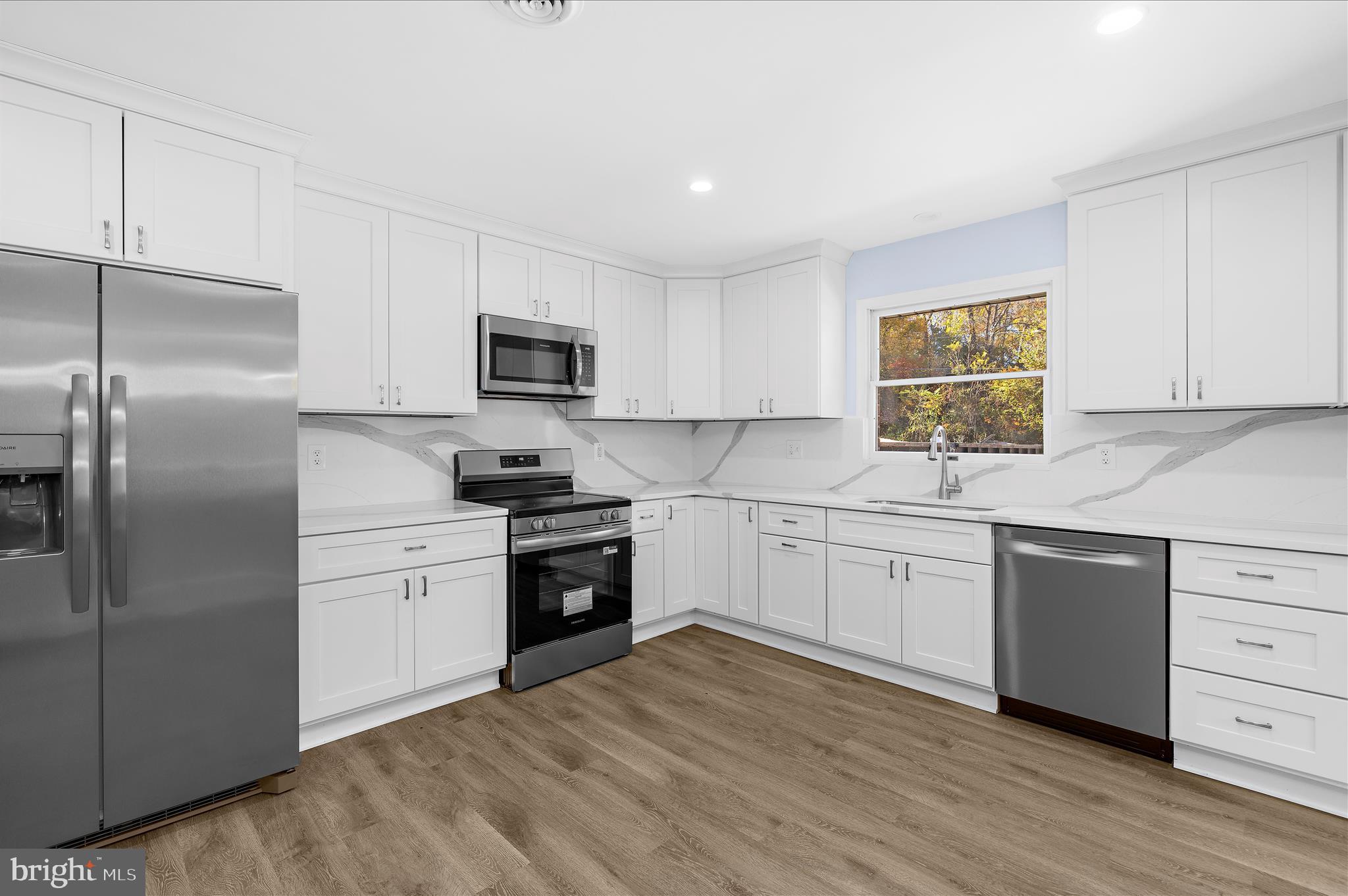 PARADISE BEACH - Residential Lease