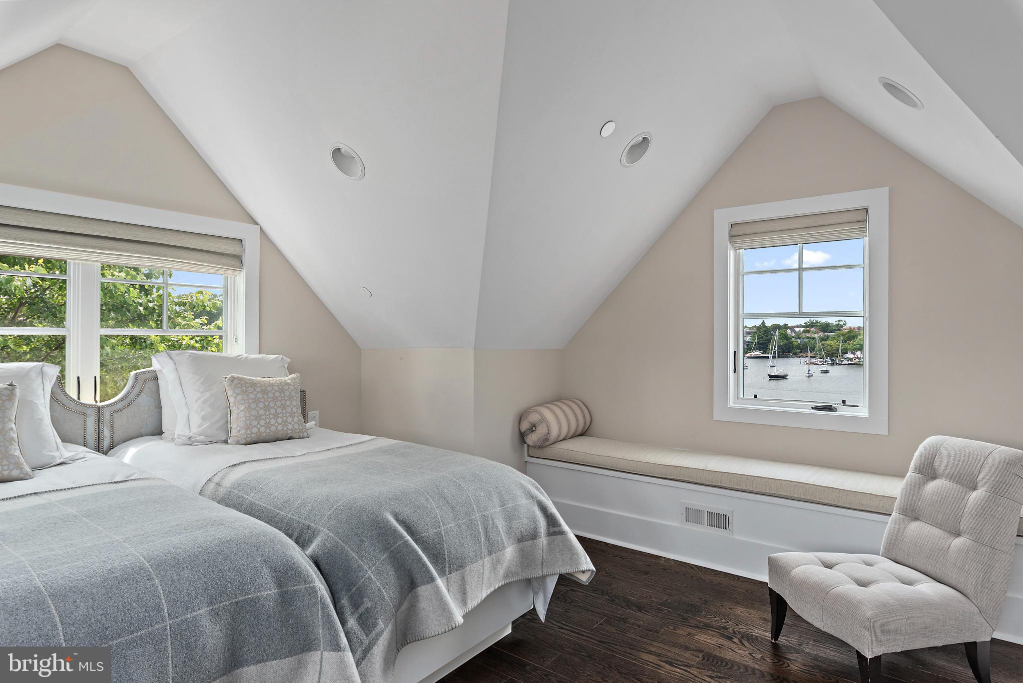 EASTPORT - Residential