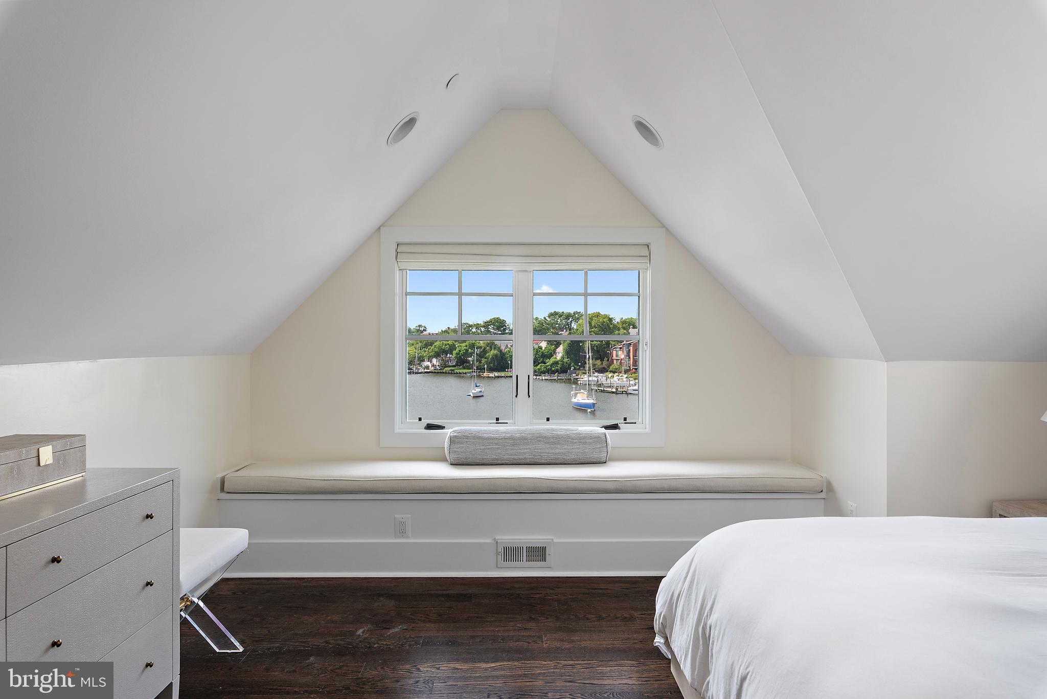 EASTPORT - Residential