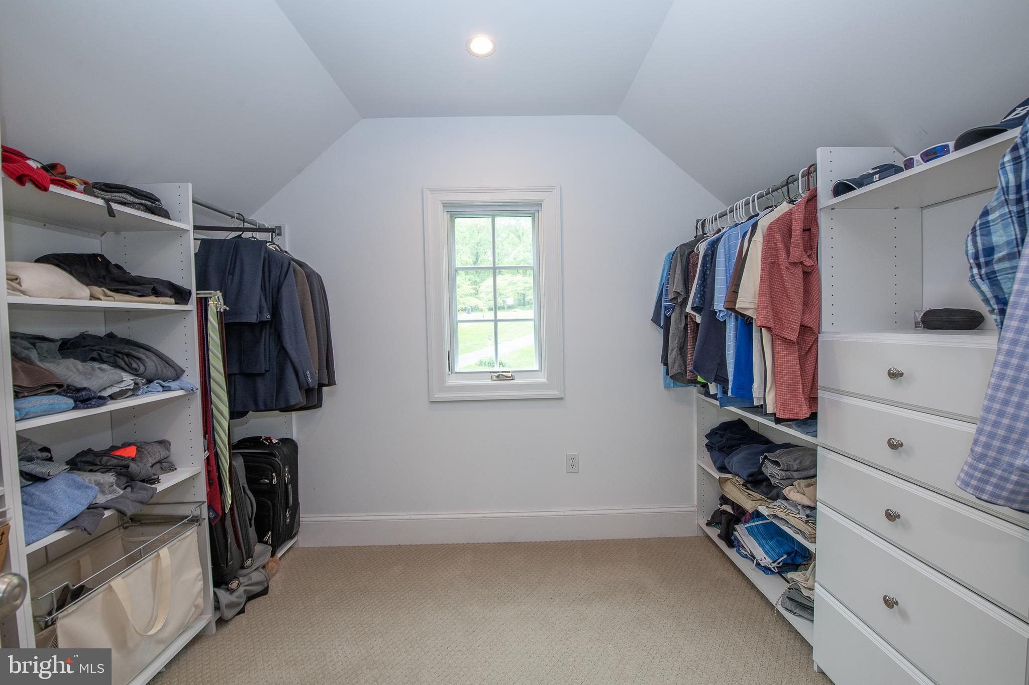 COUNTRYVIEW - Residential